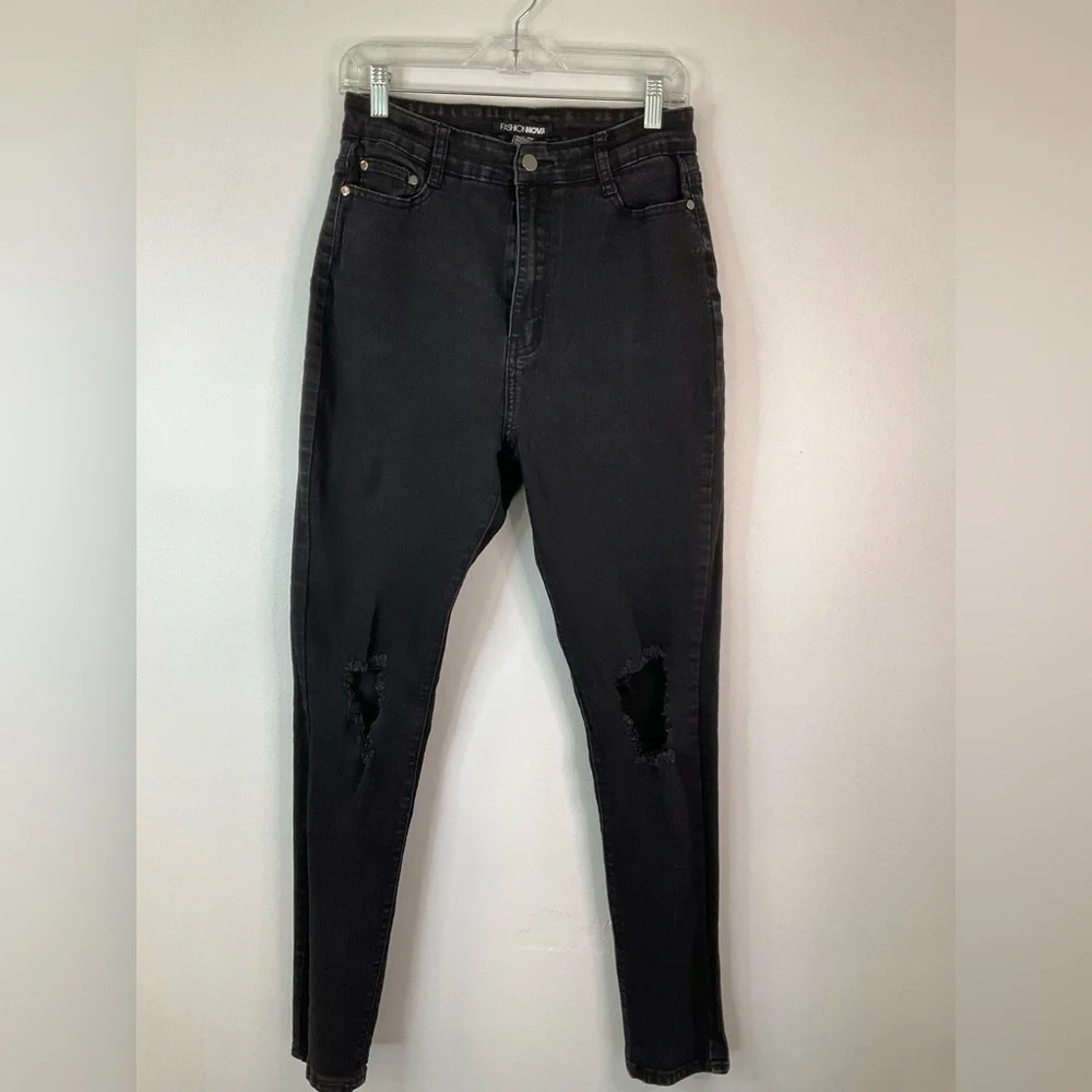 Fashion Nova Women/Junior Black Hole in both Knees Skinny Denim Jeans, sz 13/14